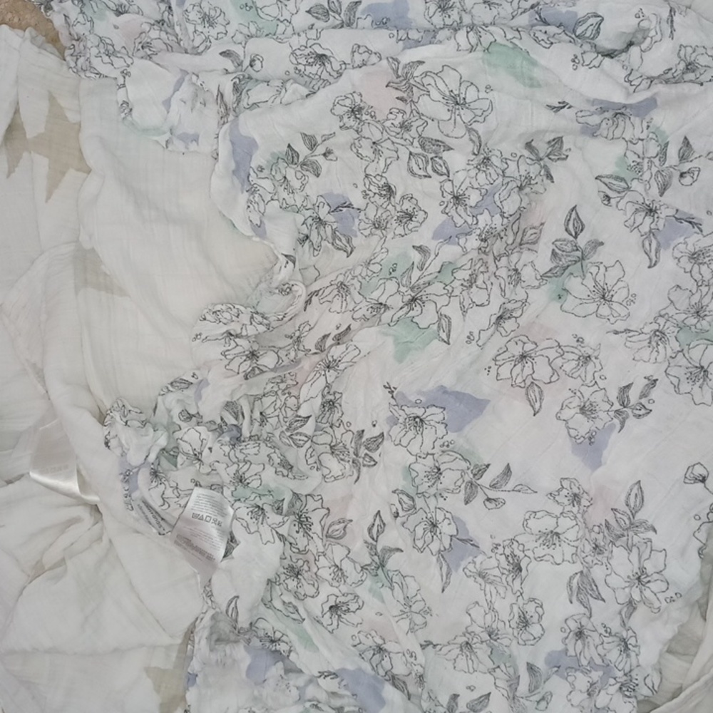 Swaddle Blankets - Picture 2 of 2